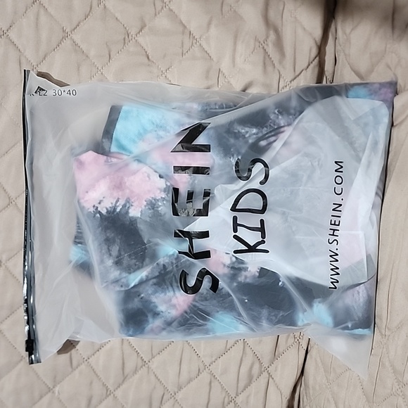 NEW SHEIN kids hoodie & Sweatpants set! - Picture 6 of 7